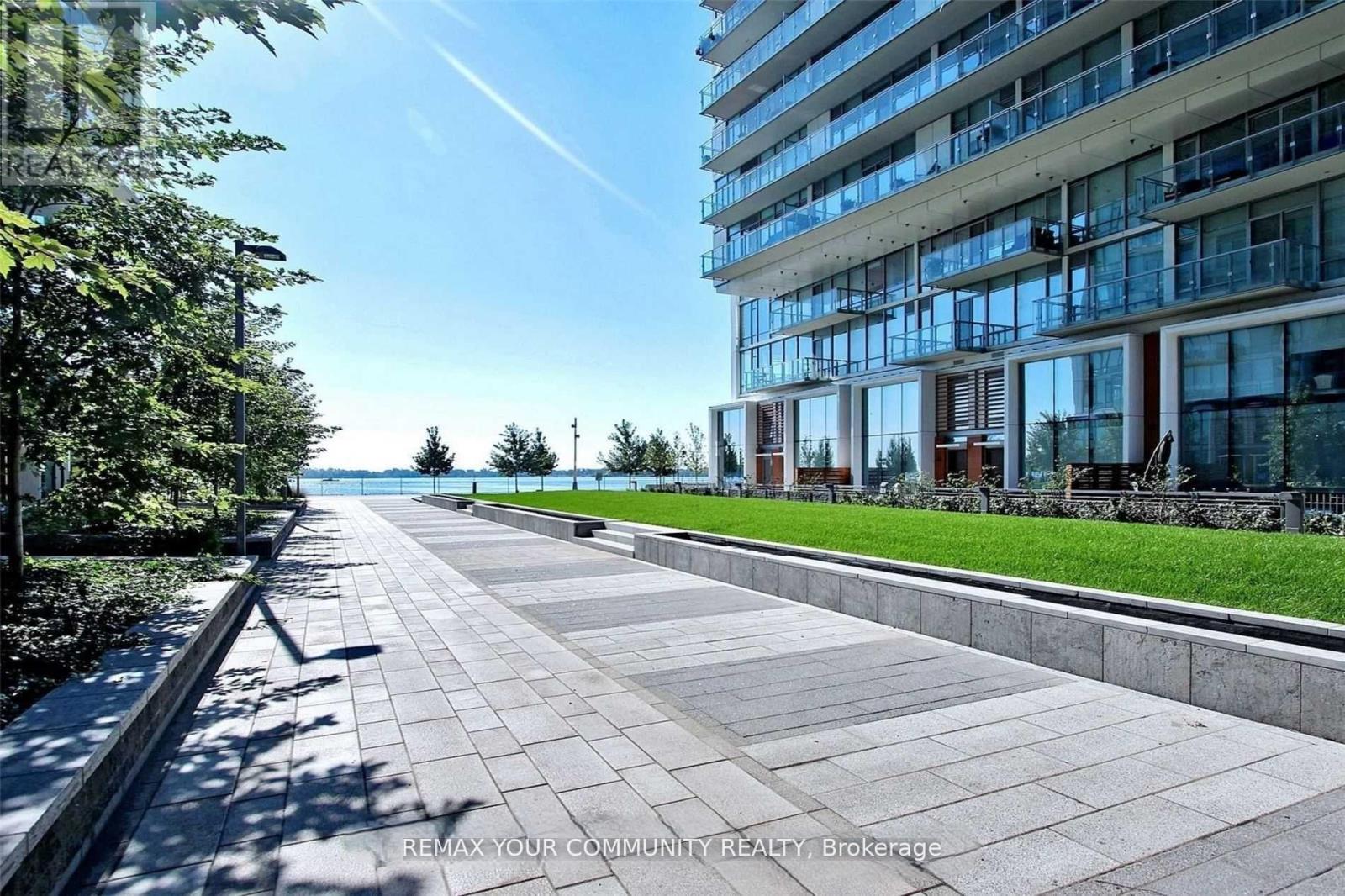 #815 39 QUEENS QUAY E - 32