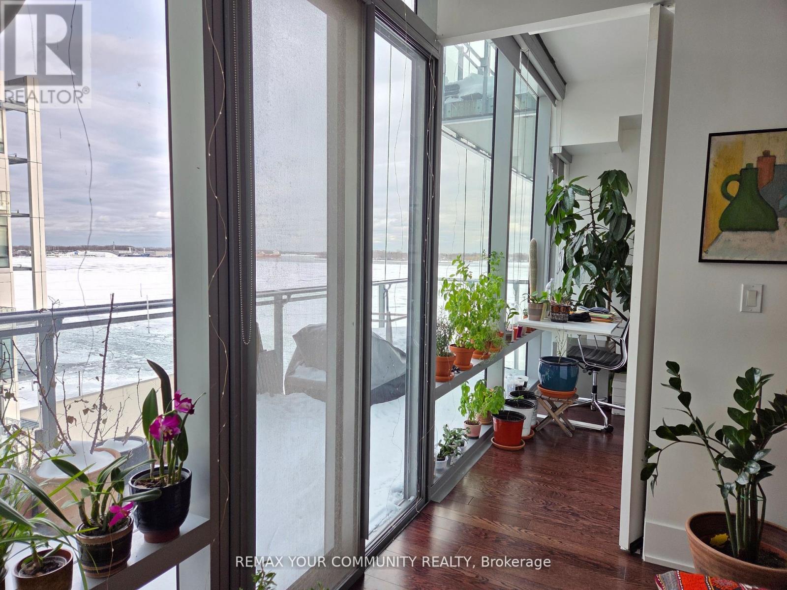 #815 39 QUEENS QUAY E - 7