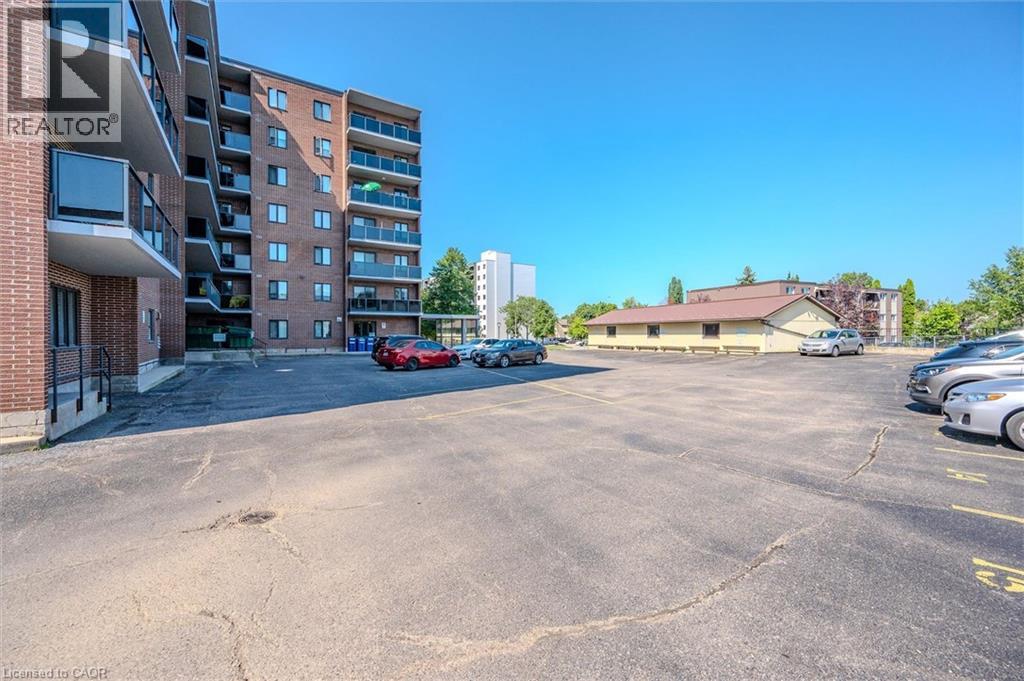 #405 279 CHANDLER Drive - Image 4