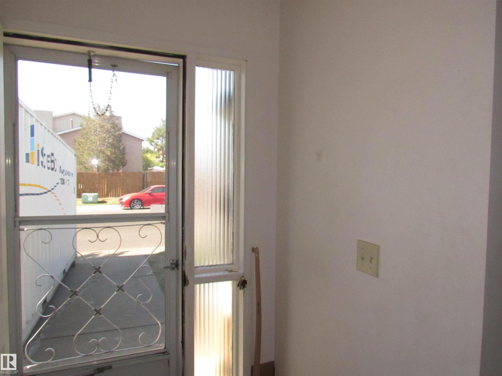 2025 108 ST NW - 4