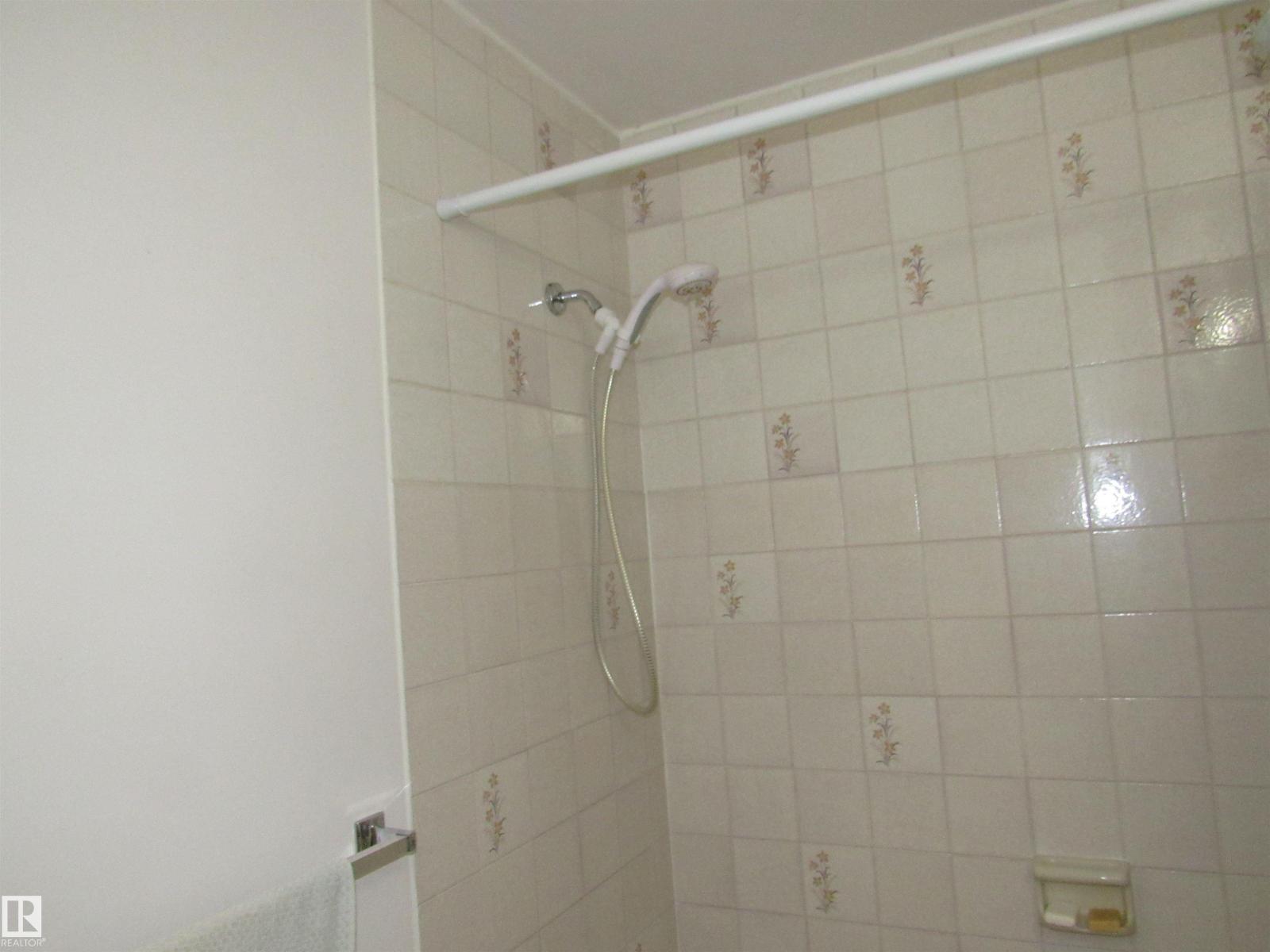 2025 108 ST NW - 22