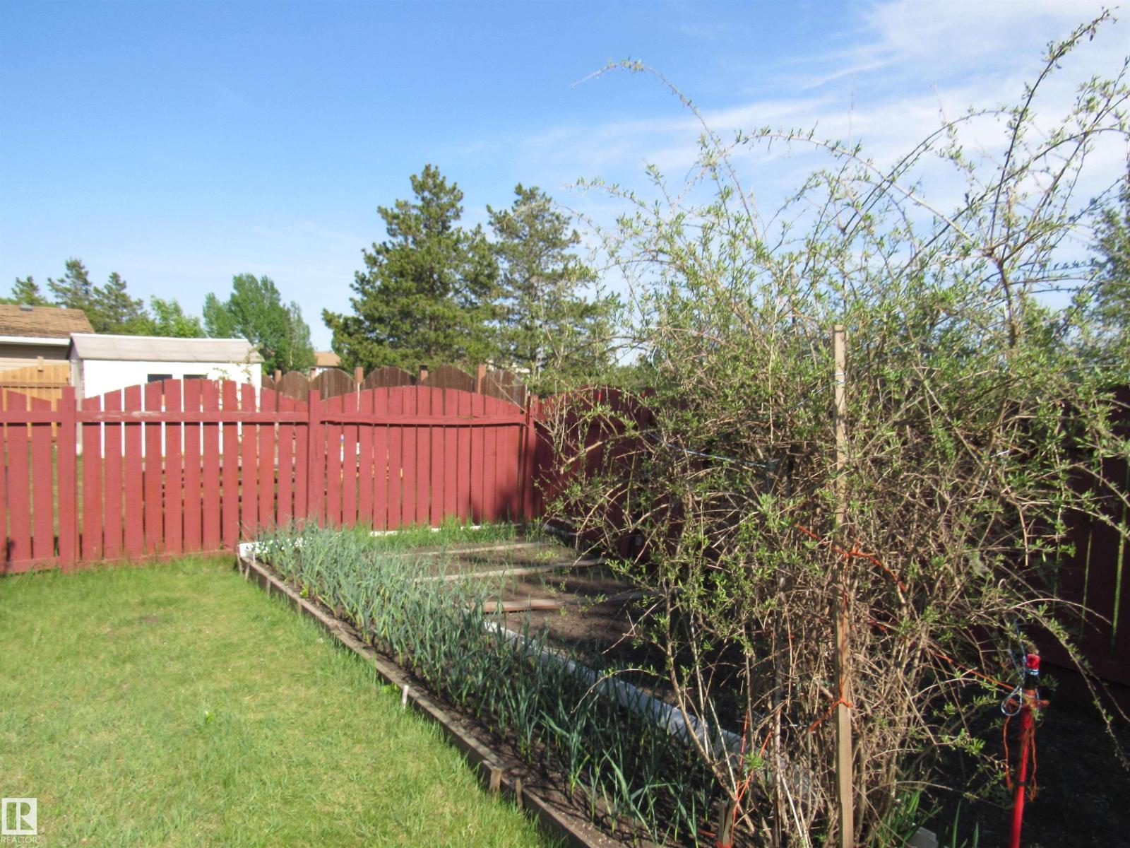 2025 108 ST NW - 40