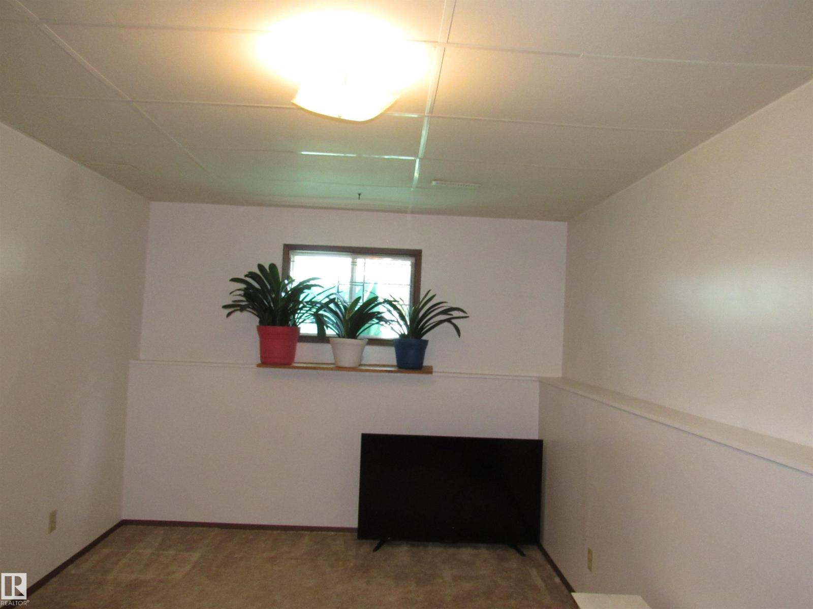 2025 108 ST NW - 26