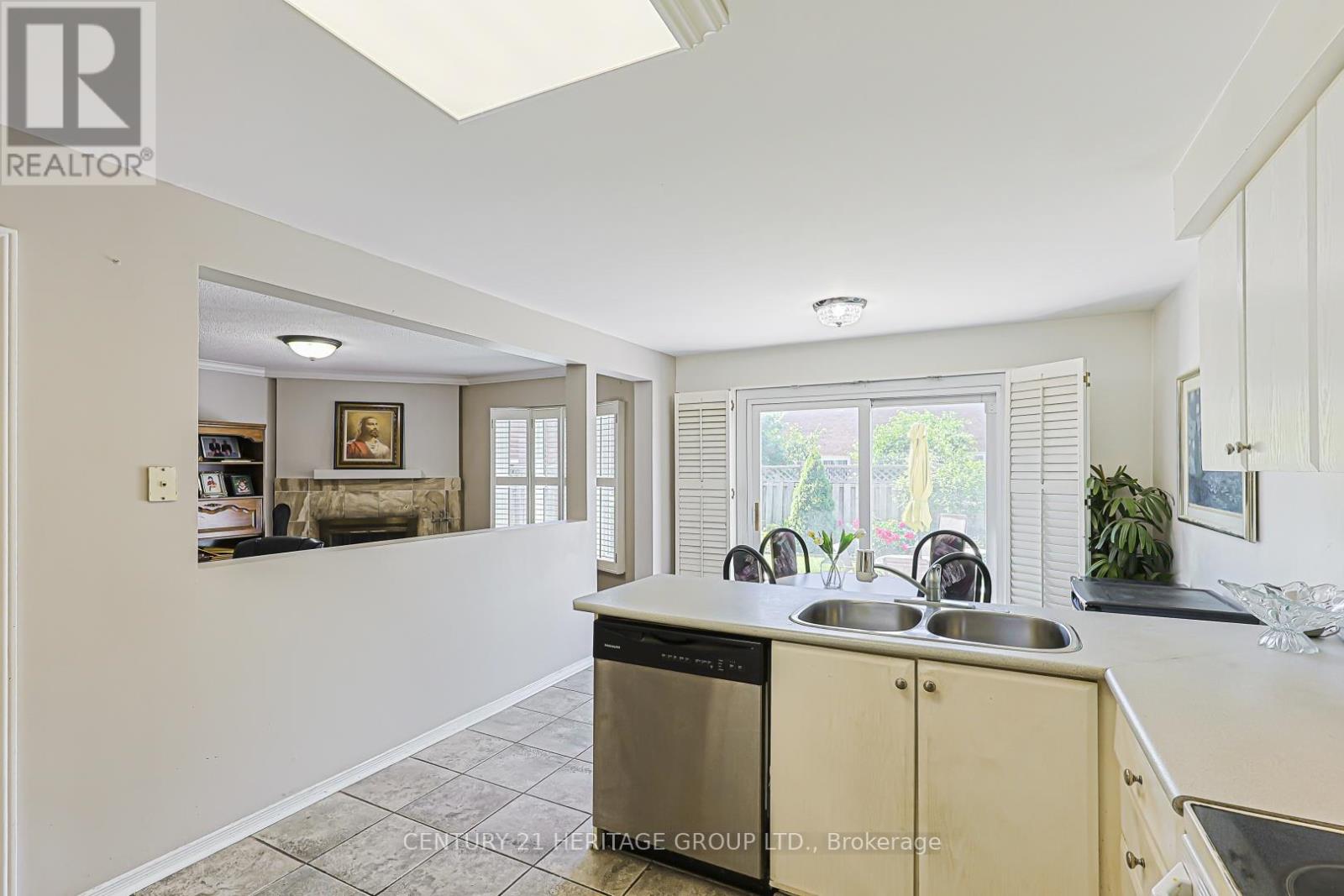 8 MILLCROFT WAY - 11