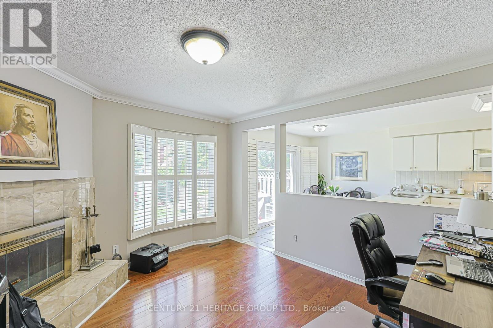 8 MILLCROFT WAY - 16