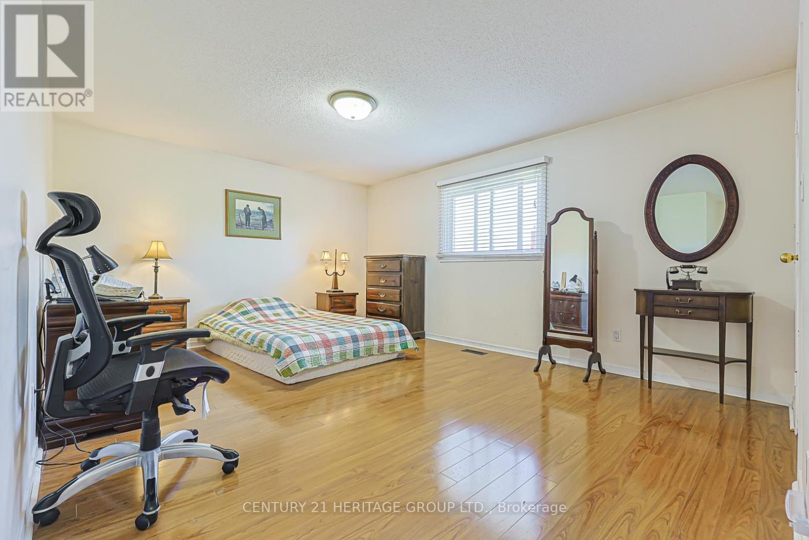 8 MILLCROFT WAY - 18