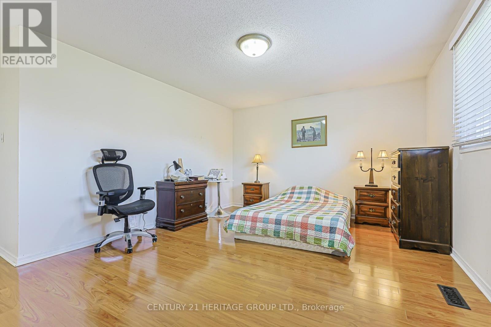 8 MILLCROFT WAY - 19