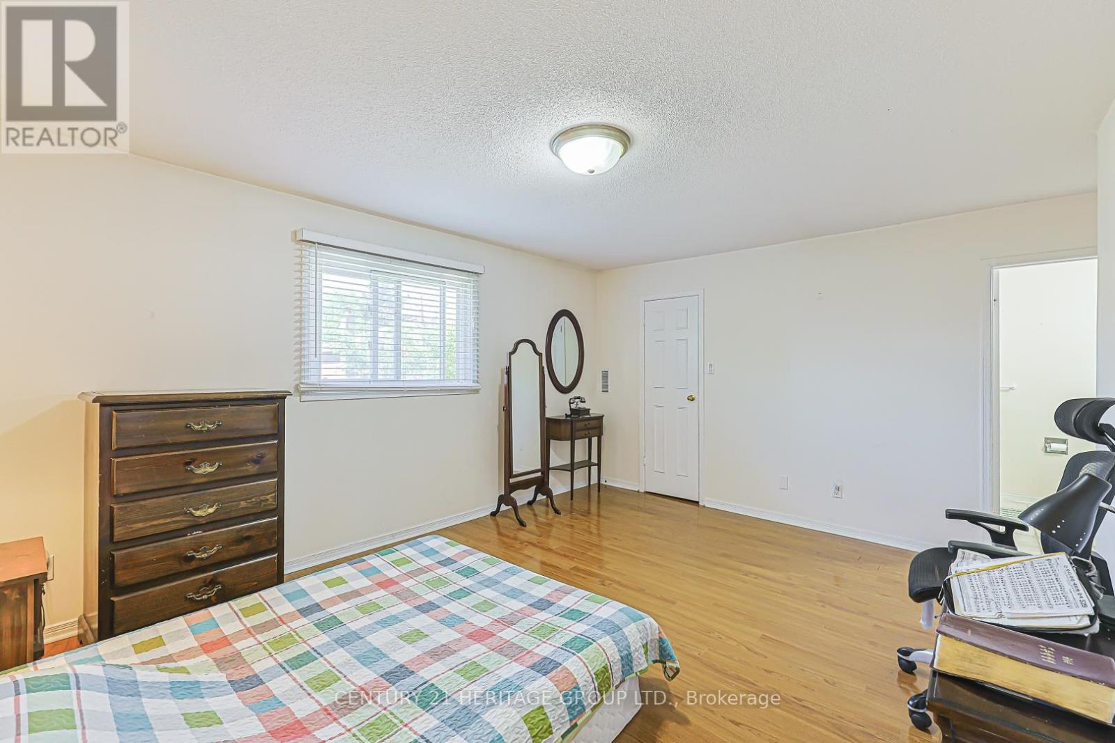 8 MILLCROFT WAY - 20