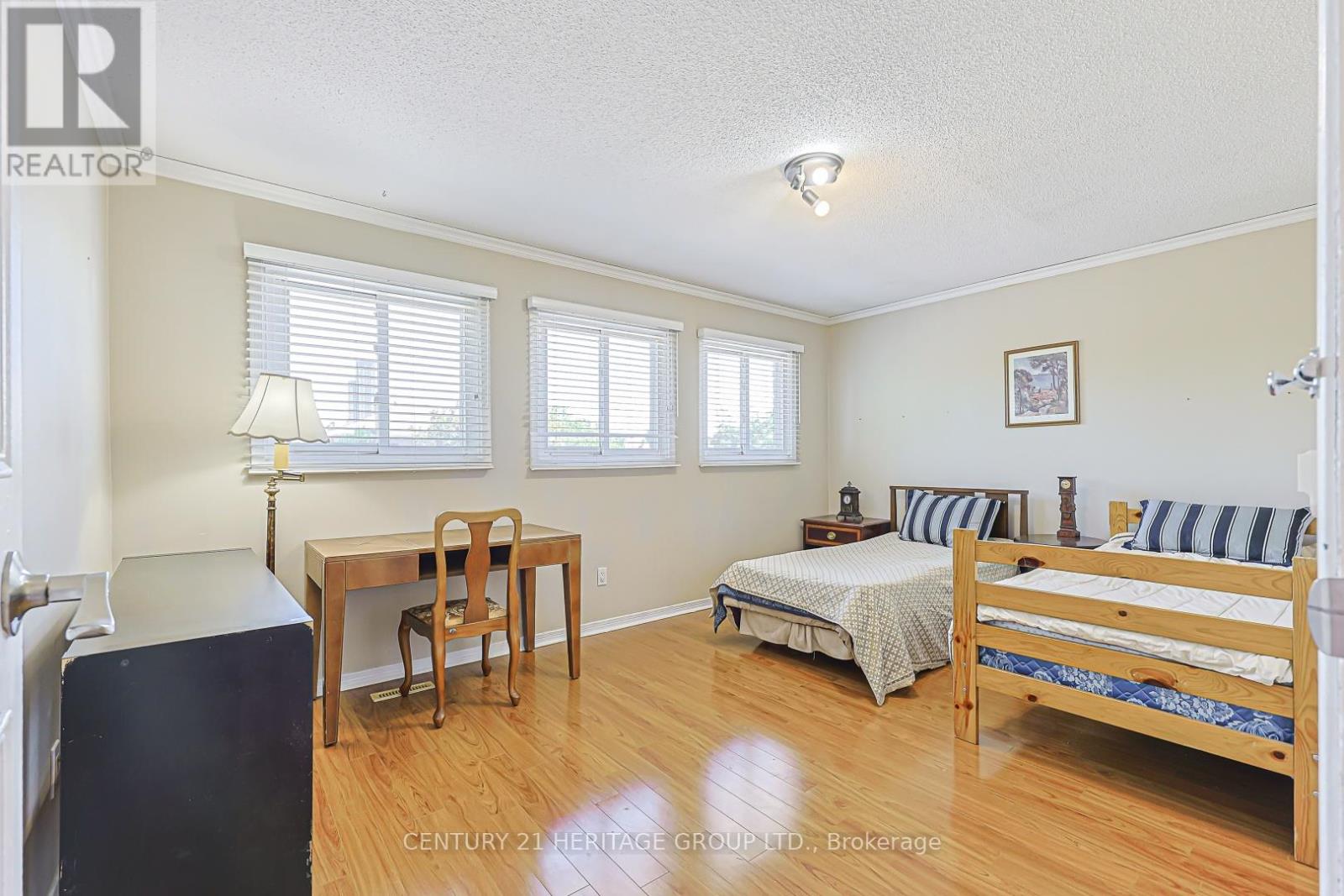 8 MILLCROFT WAY - 22