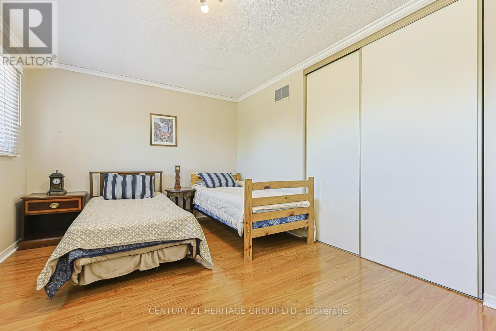 8 MILLCROFT WAY - 23