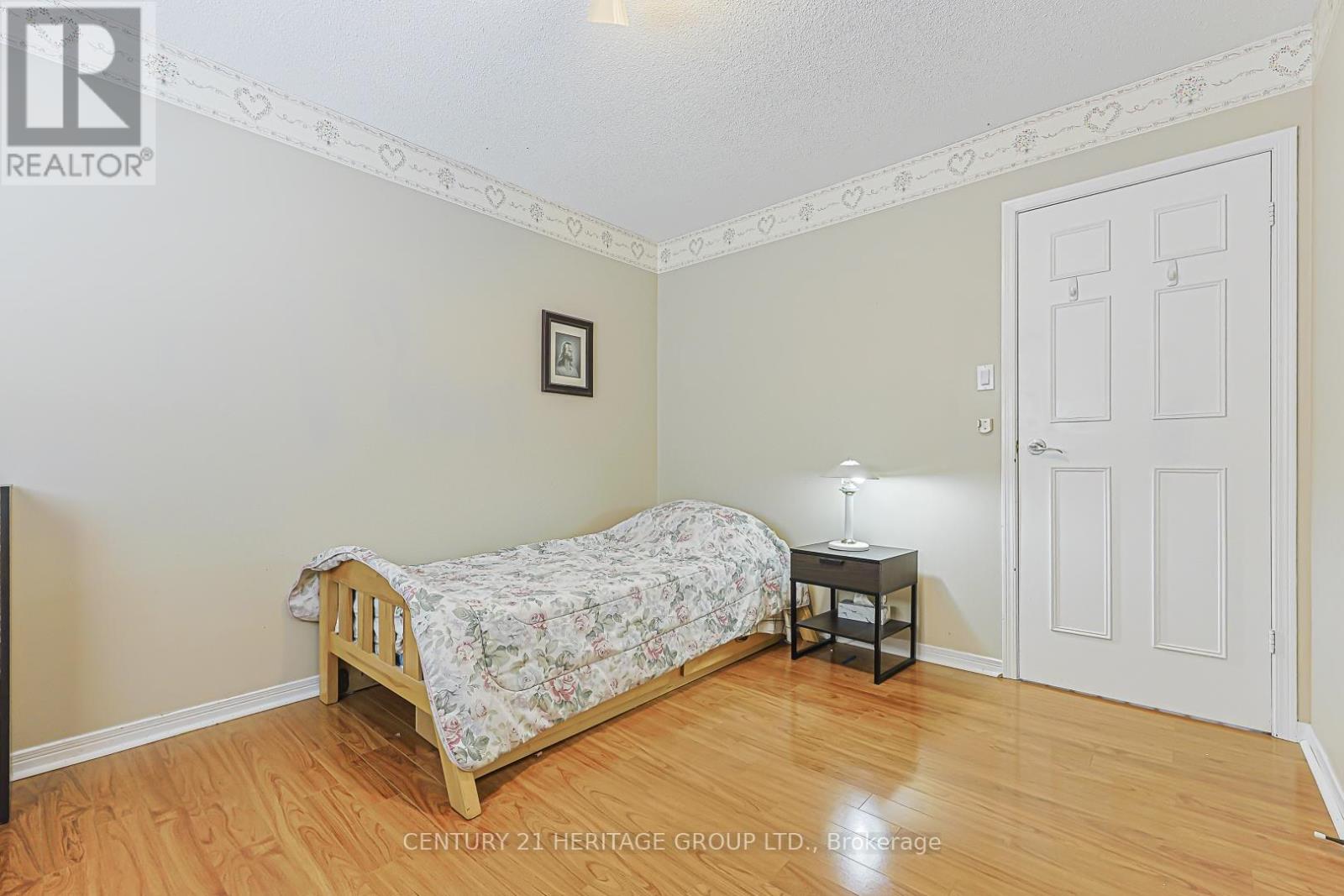 8 MILLCROFT WAY - 25