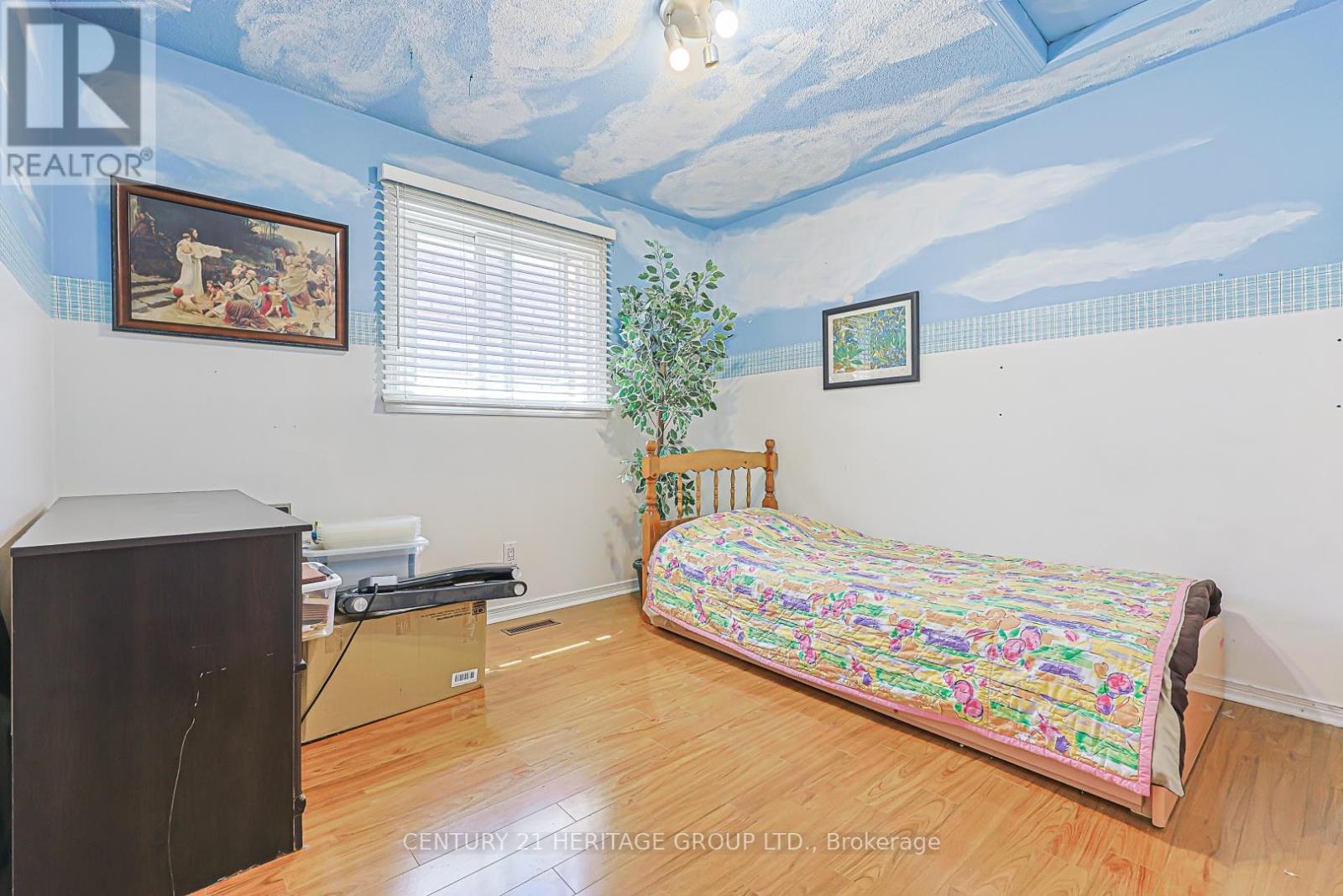 8 MILLCROFT WAY - 27