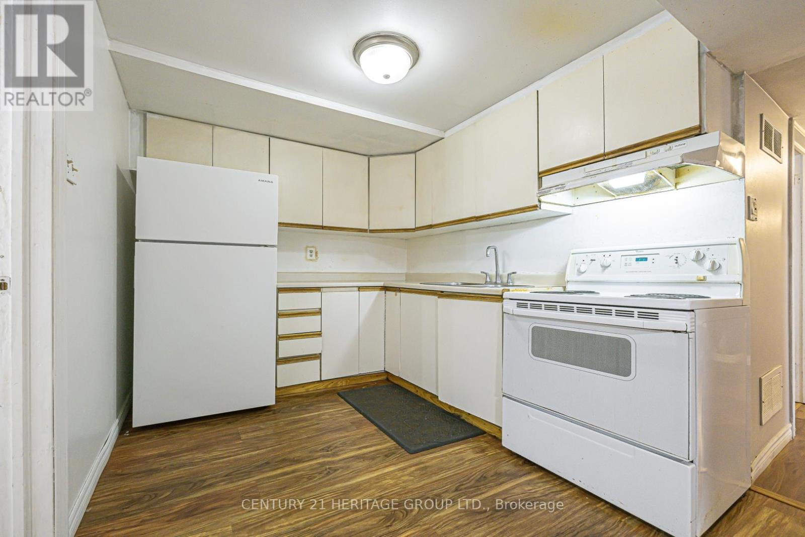 8 MILLCROFT WAY - 32