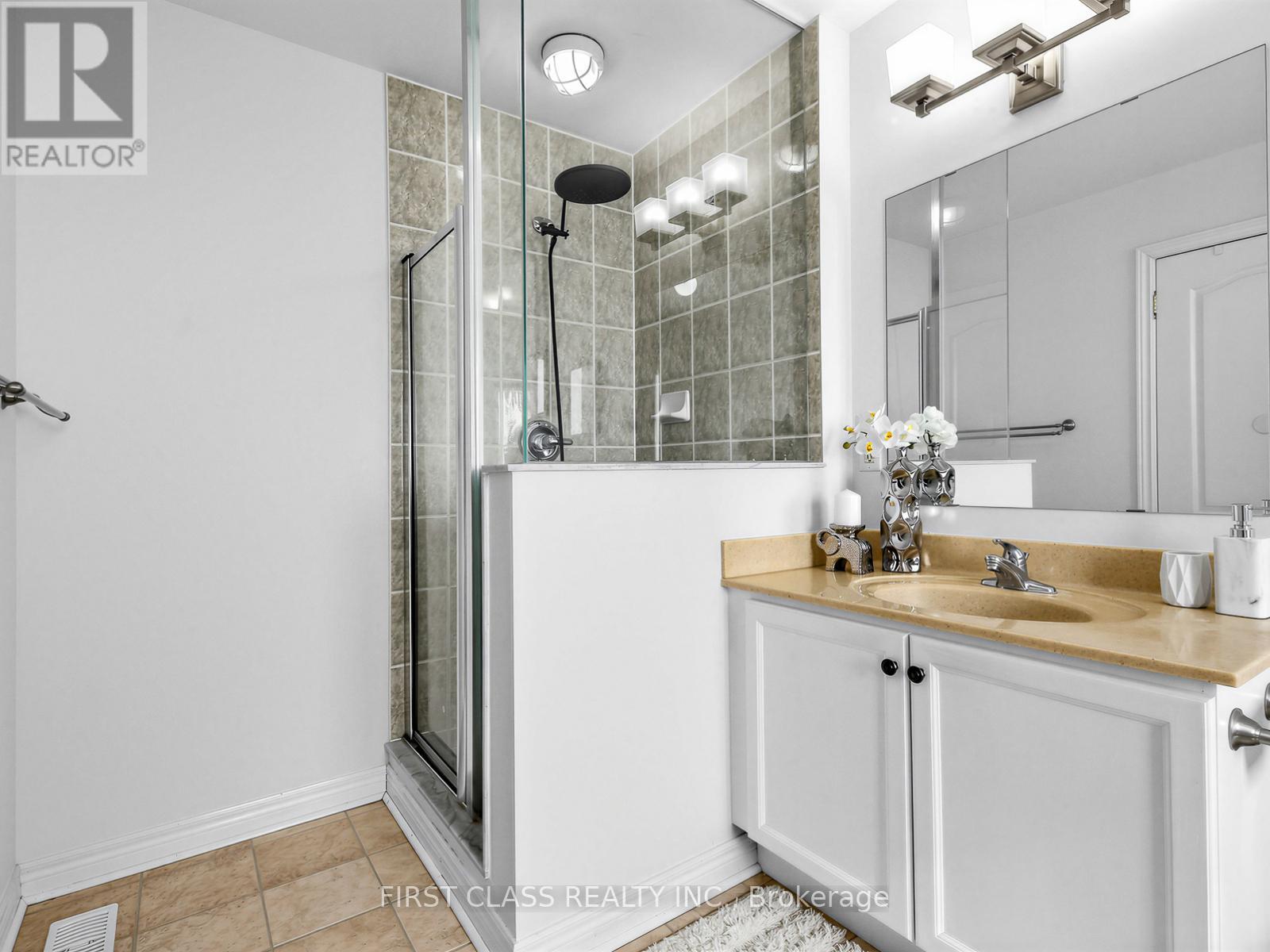 #36 8 TOWNWOOD DRIVE - 13