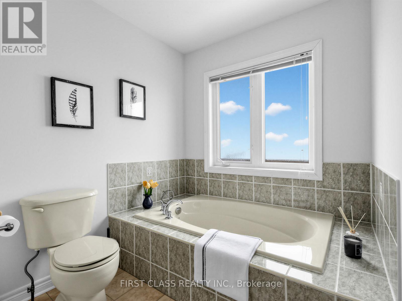 #36 8 TOWNWOOD DRIVE - 14