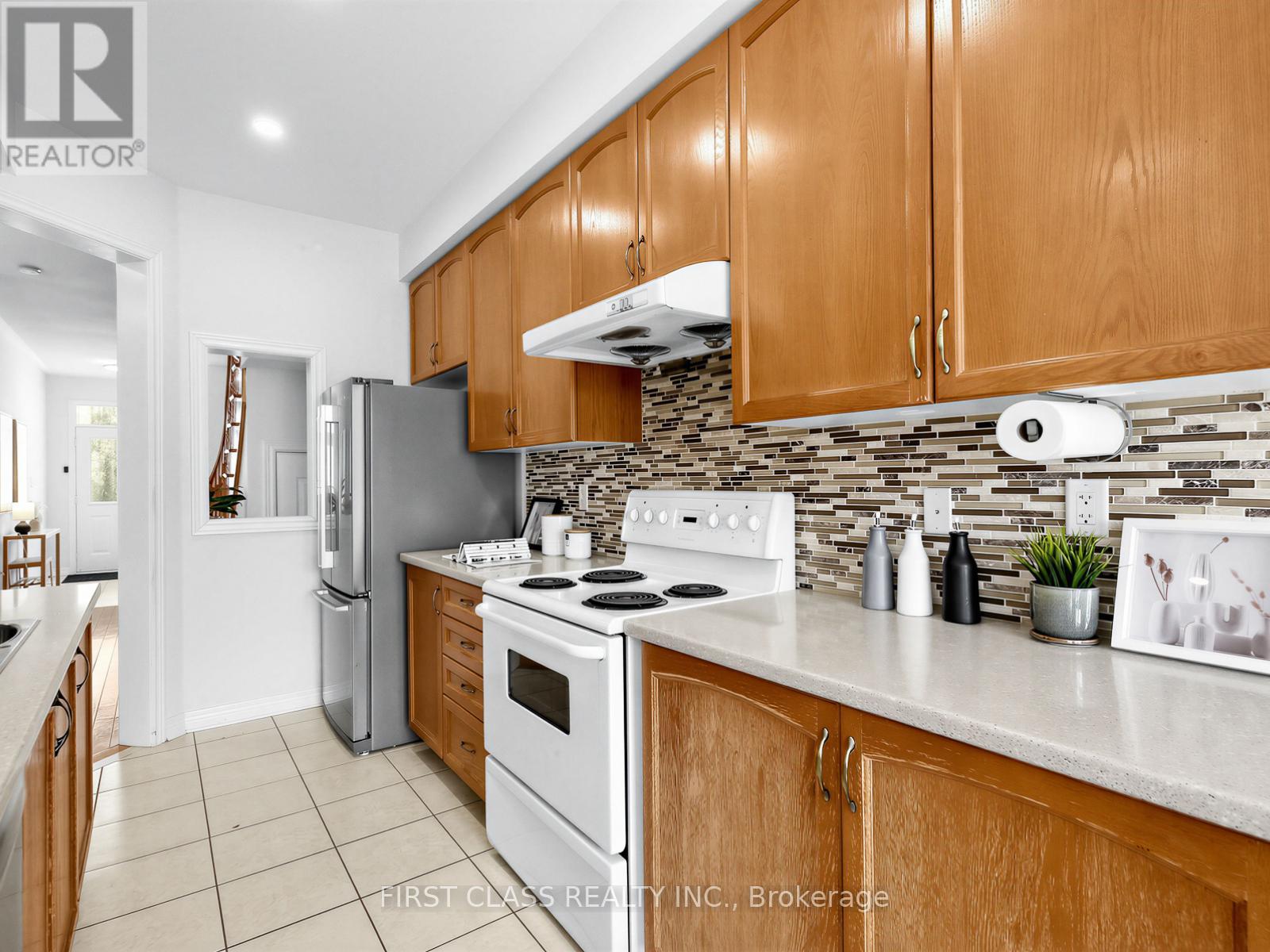 #36 8 TOWNWOOD DRIVE - 17