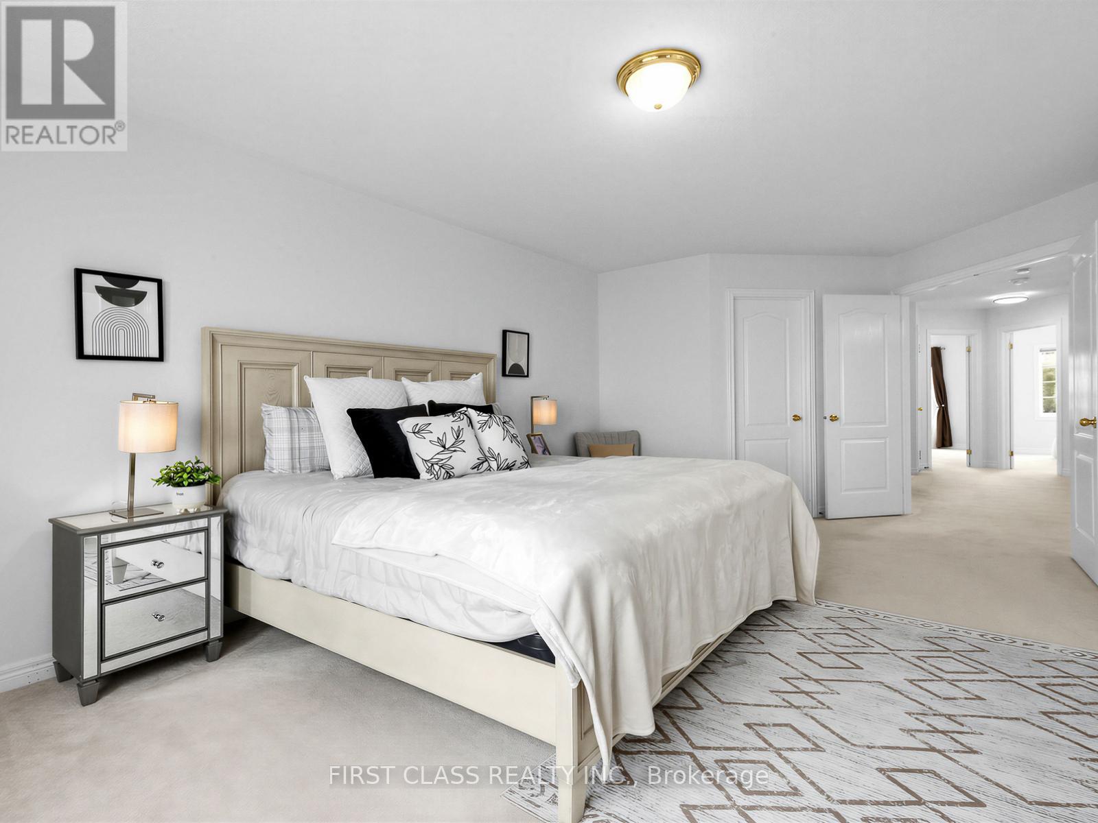 #36 8 TOWNWOOD DRIVE - 18