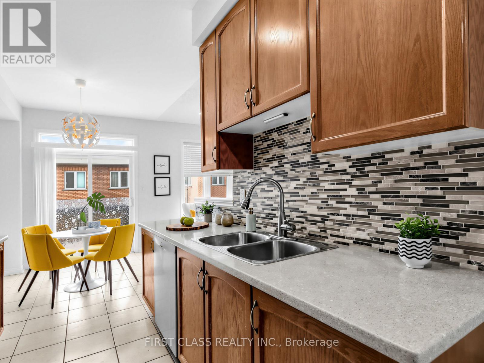 #36 8 TOWNWOOD DRIVE - 19