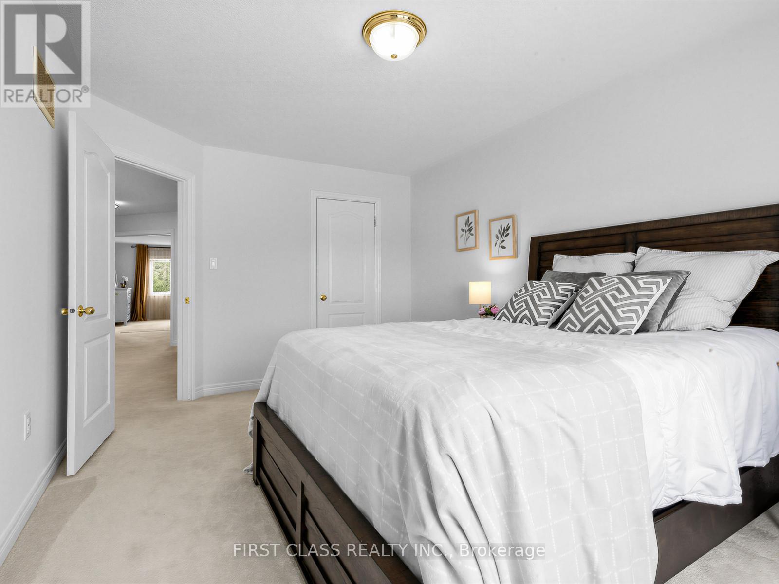 #36 8 TOWNWOOD DRIVE - 27