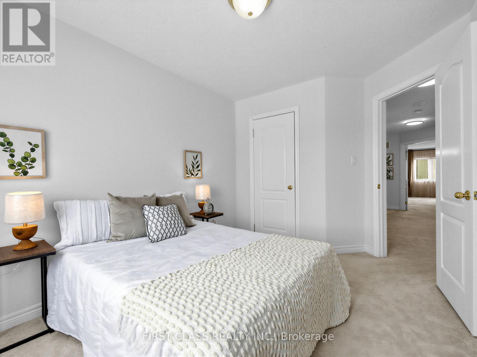 #36 8 TOWNWOOD DRIVE - 29