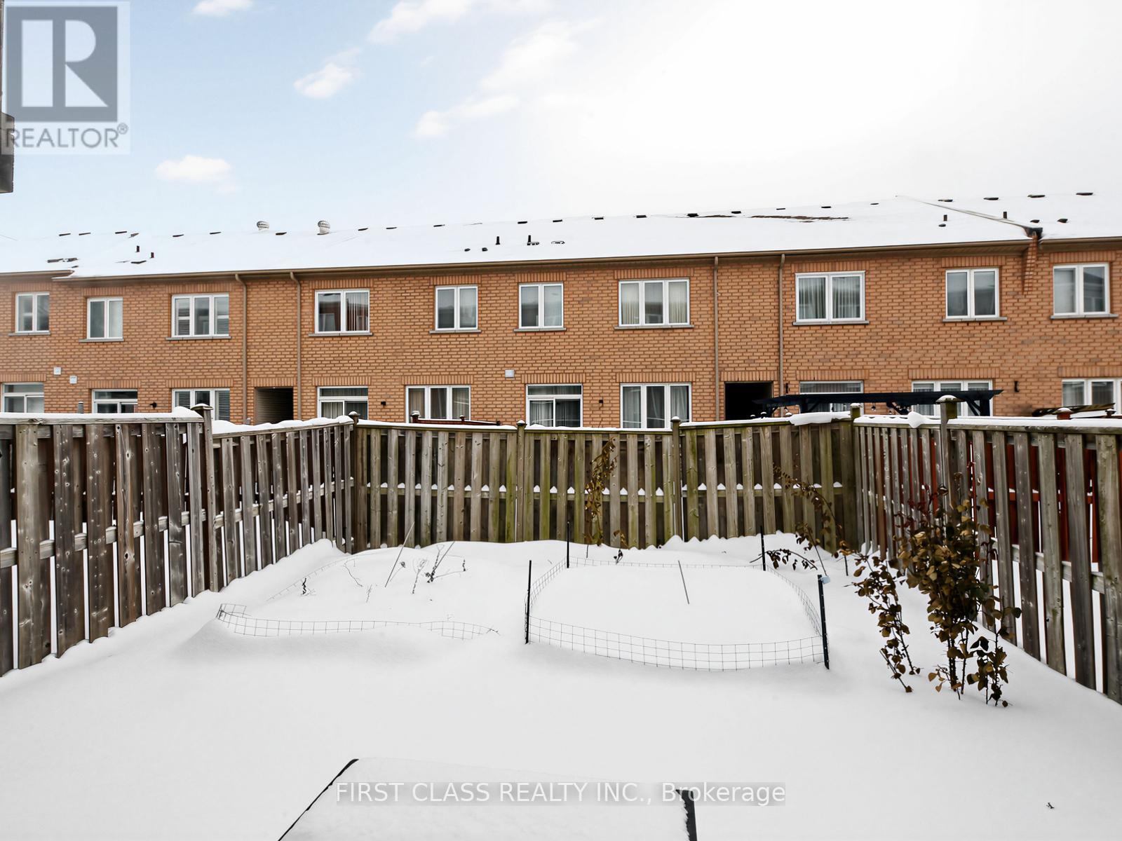 #36 8 TOWNWOOD DRIVE - 32