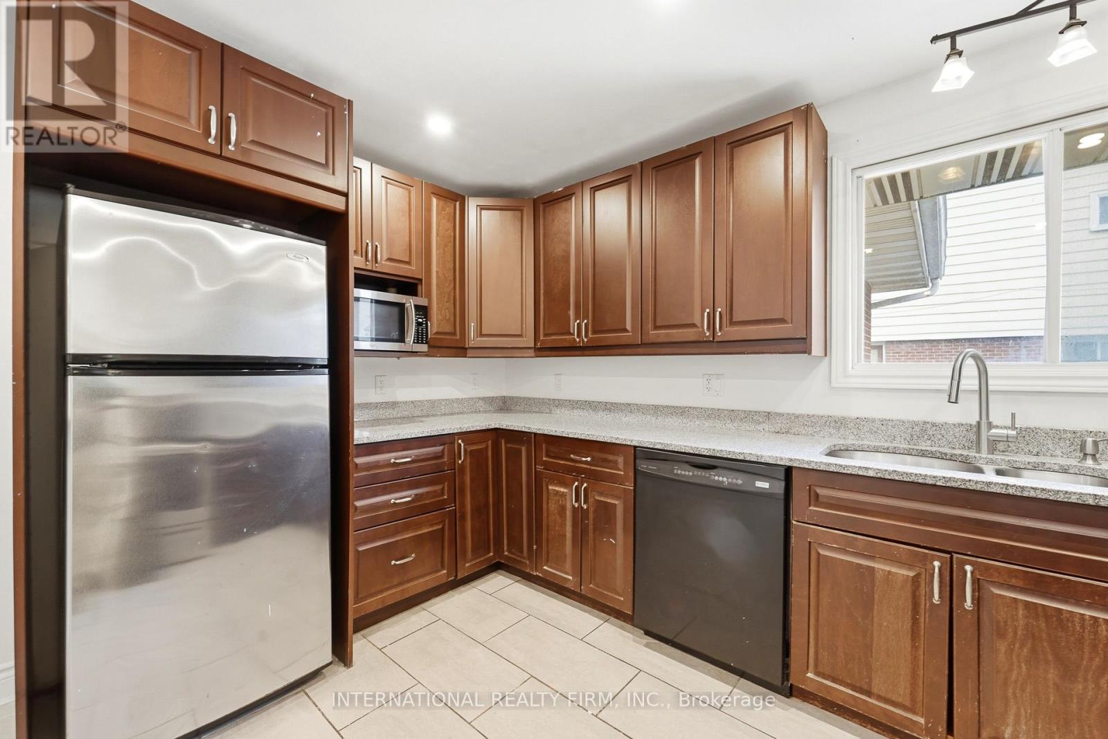 1213 ERINDALE DRIVE - 16