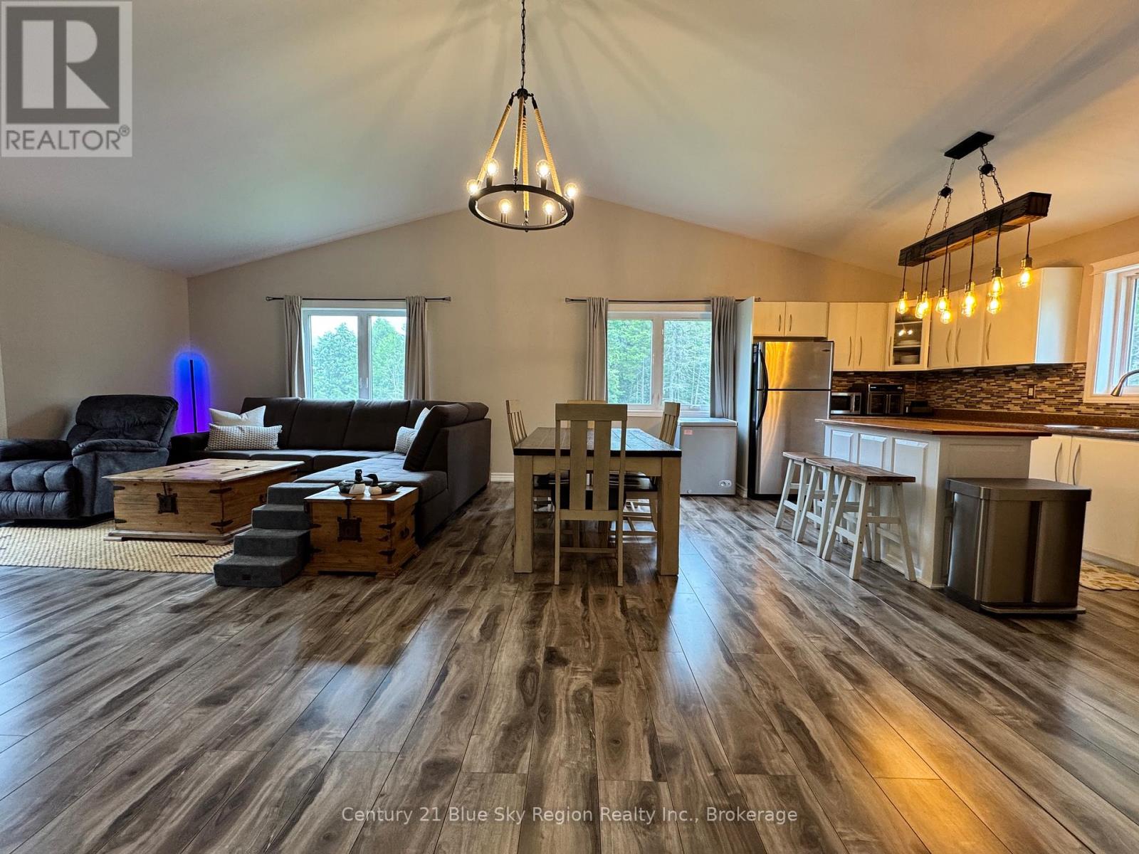 2161 PAPINEAU ROAD - 3