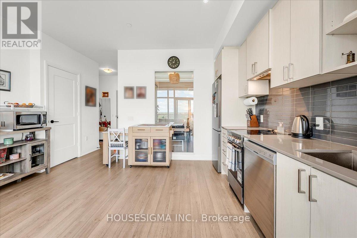 #1006 50 GEORGE BUTCHART DRIVE - 13
