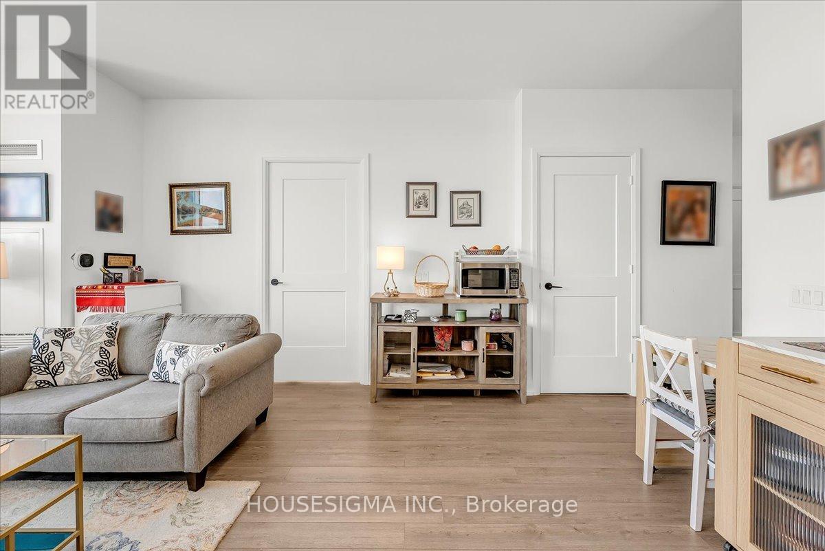 #1006 50 GEORGE BUTCHART DRIVE - 18