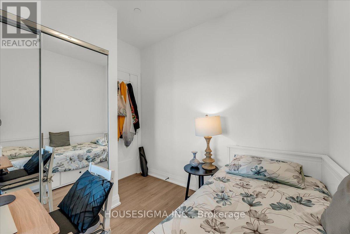 #1006 50 GEORGE BUTCHART DRIVE - 30