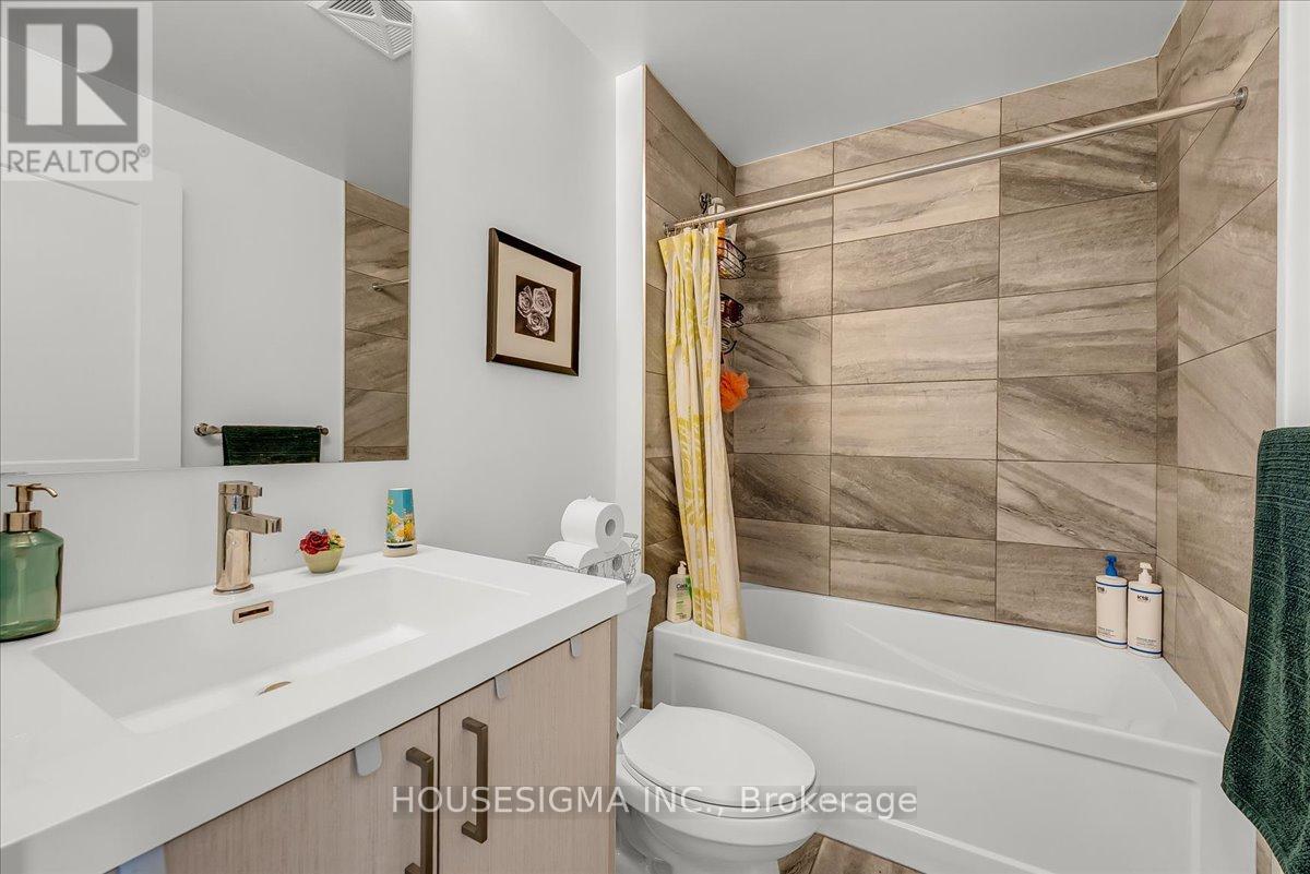 #1006 50 GEORGE BUTCHART DRIVE - 33