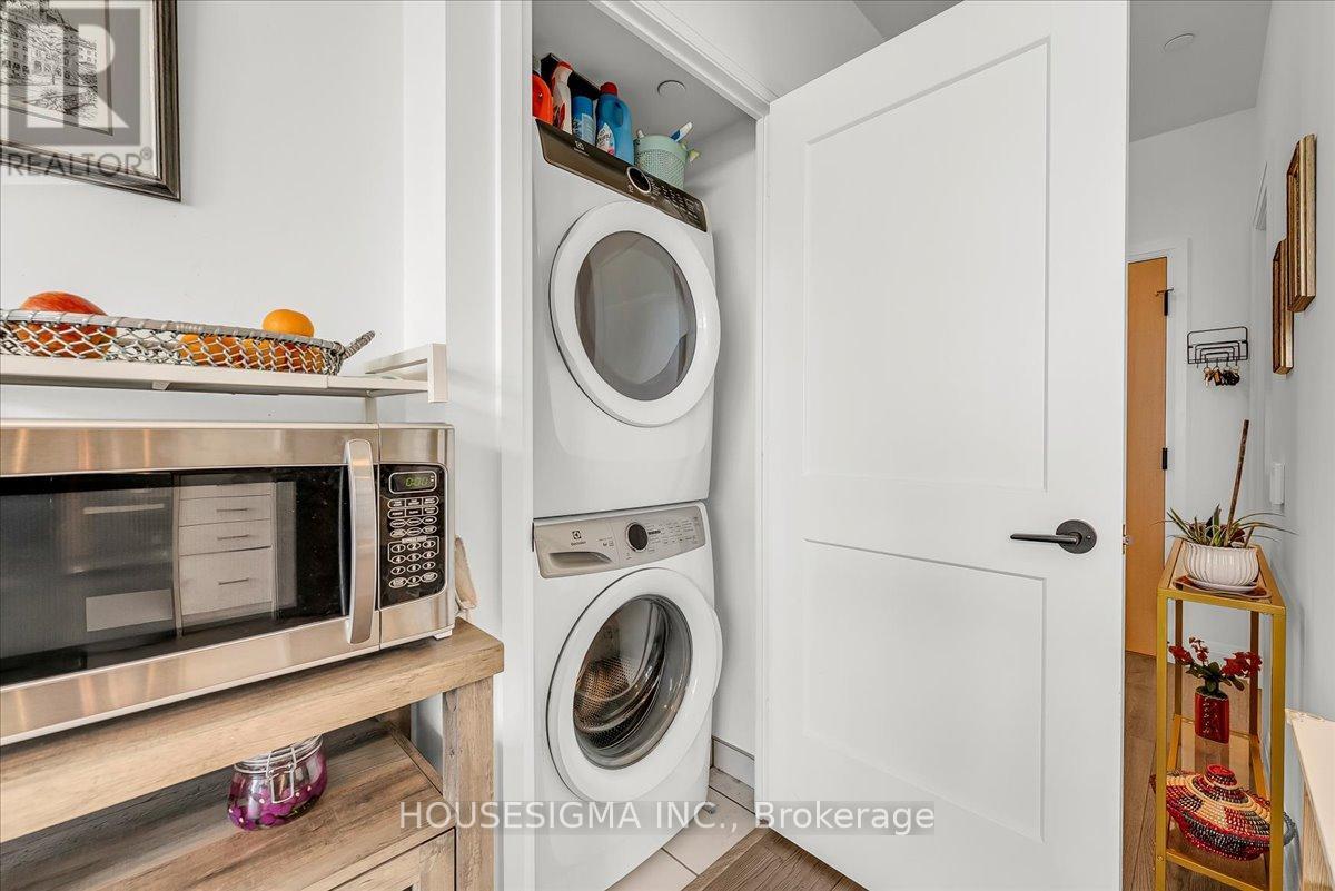 #1006 50 GEORGE BUTCHART DRIVE - 34