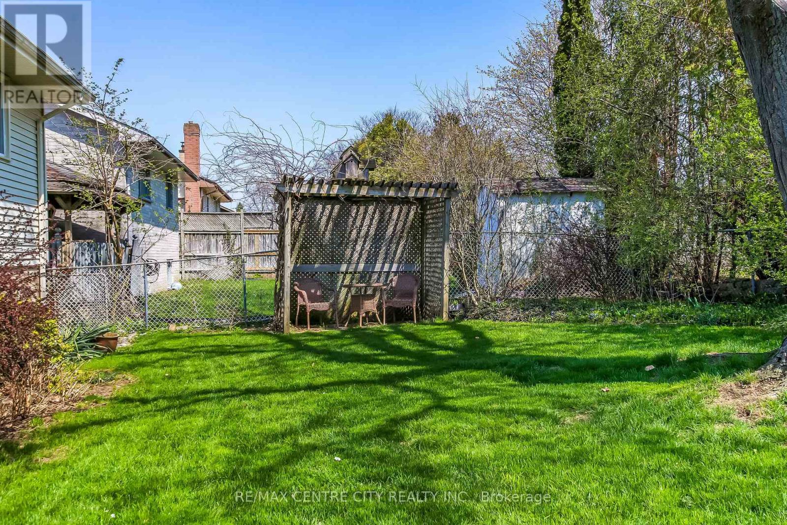 79 ASHLEY CRESCENT - 24
