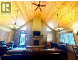 100 Kodiak Crescent, Kimberley, BC V1A0B2 Photo 11