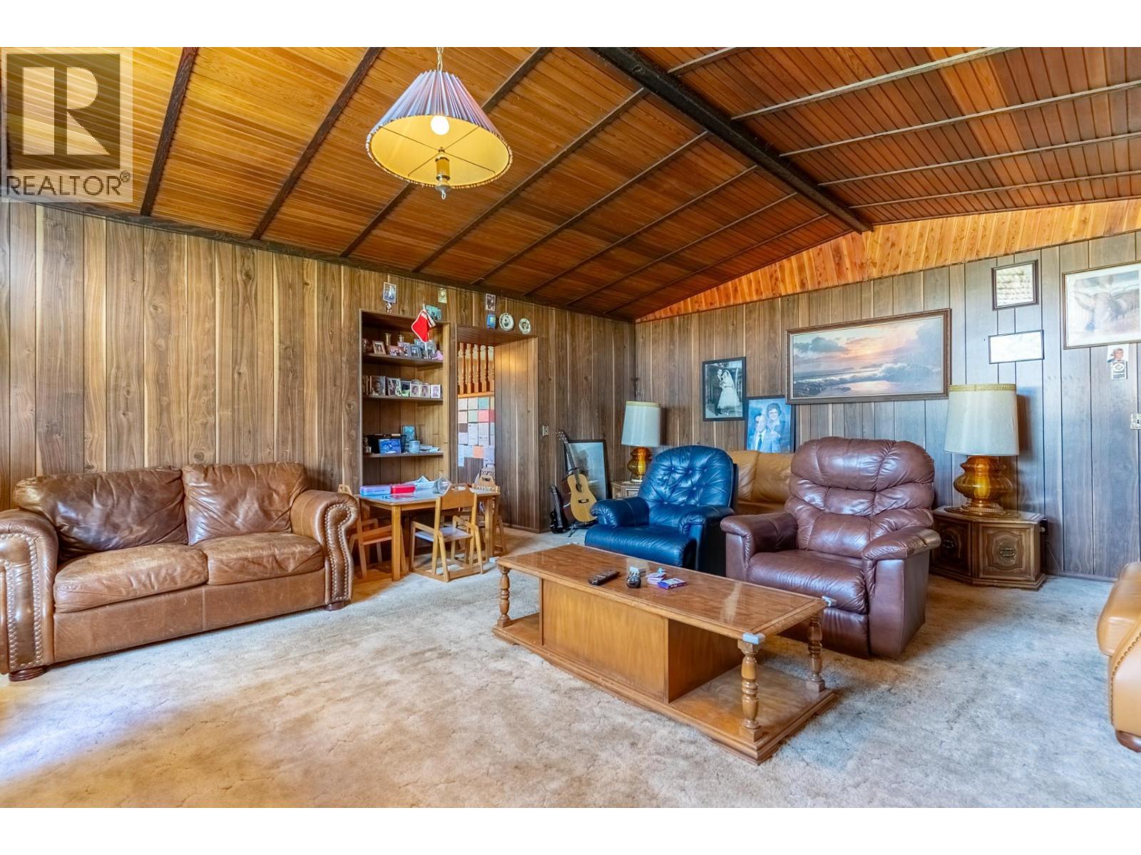 535 ARBUTUS Street - 2