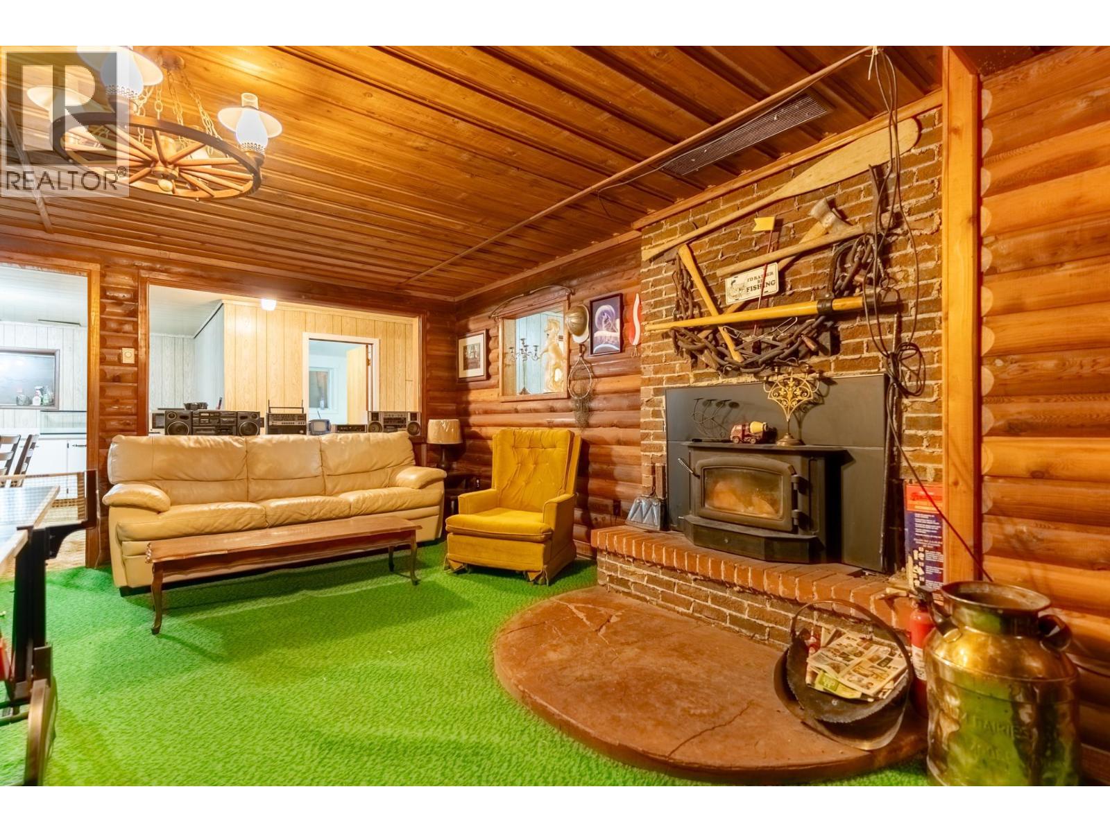 535 ARBUTUS Street - 3