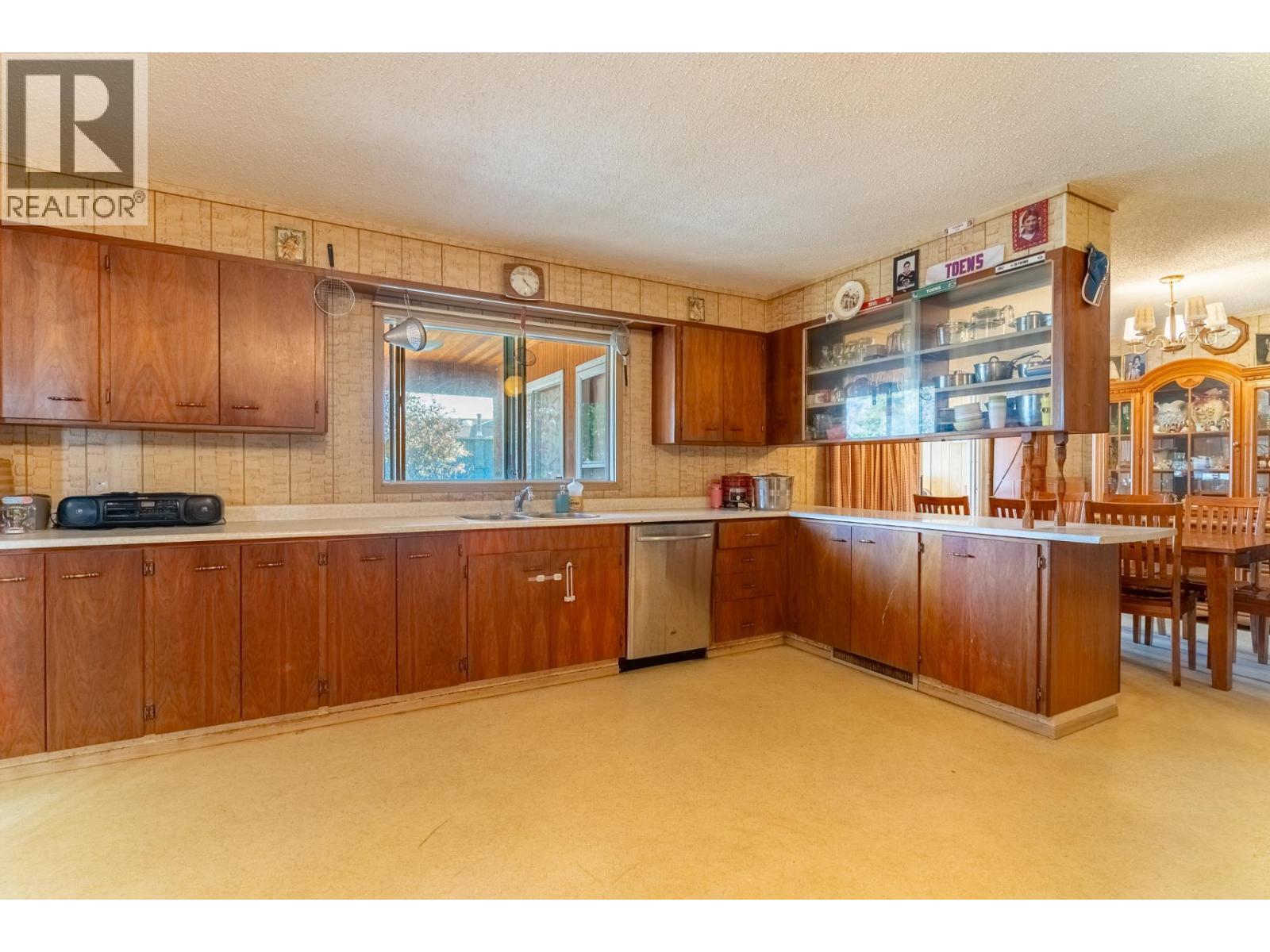 535 ARBUTUS Street - 4