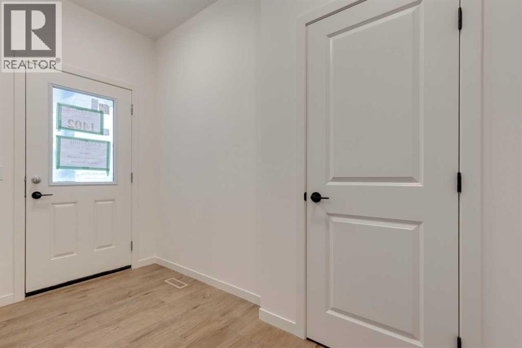 1402 Bayview Crescent SW - 4