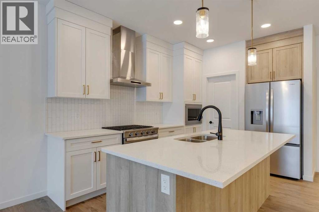 1402 Bayview Crescent SW - 10
