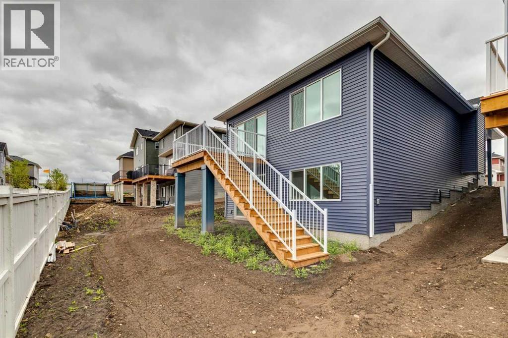 1402 Bayview Crescent SW - 35