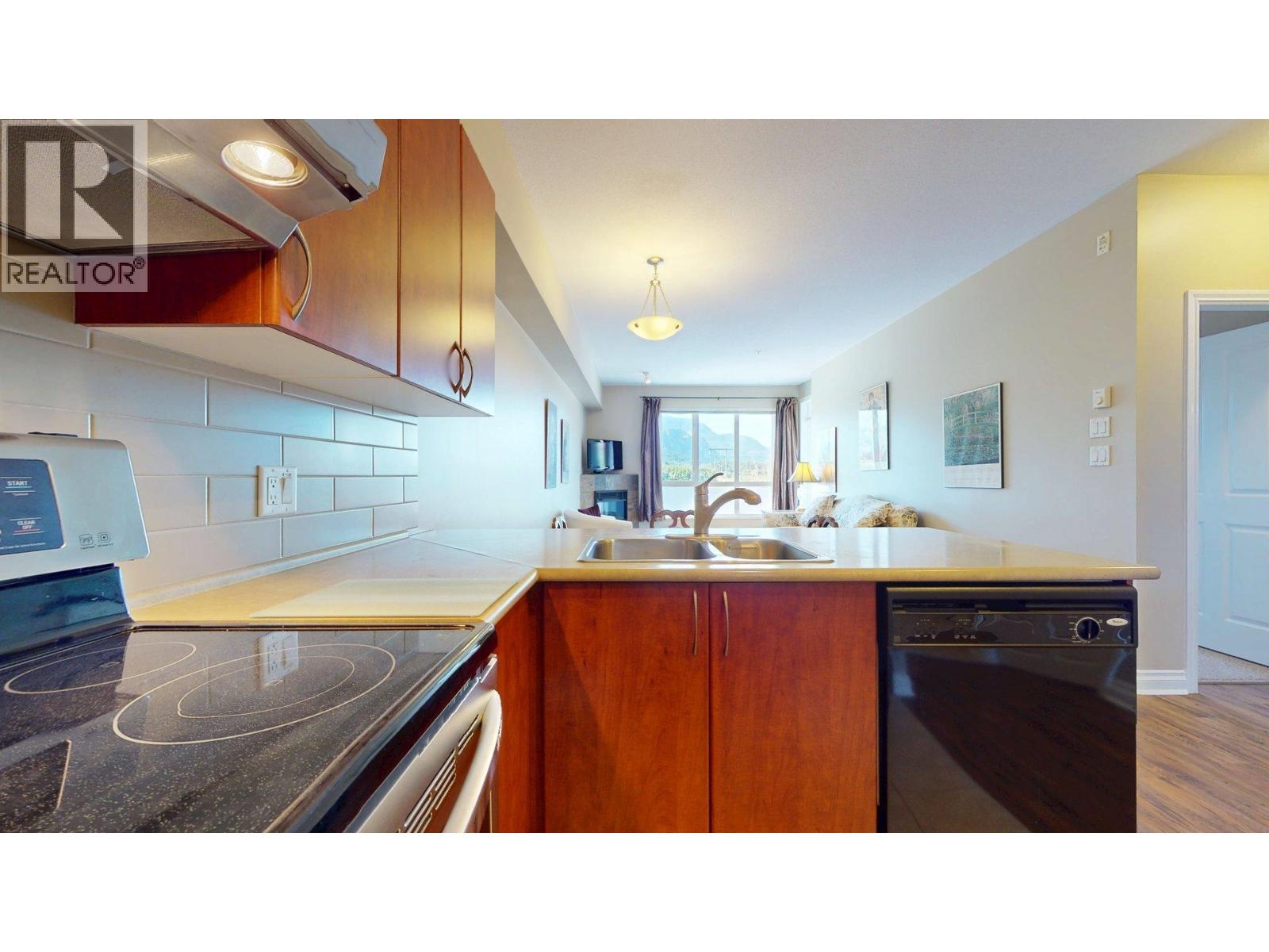303 40437 TANTALUS ROAD, Squamish