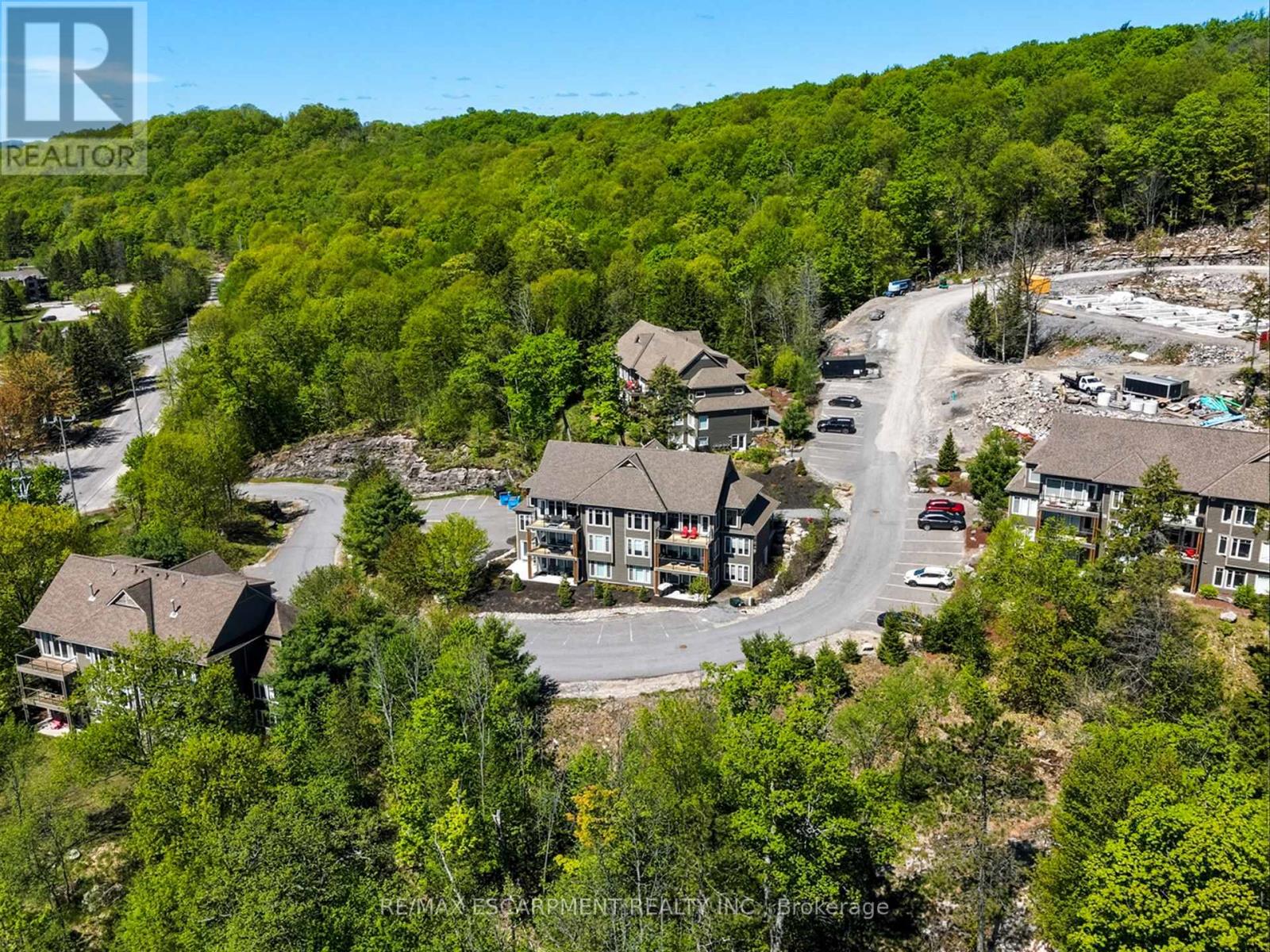 #301 2 TREE TOPS LANE - 38