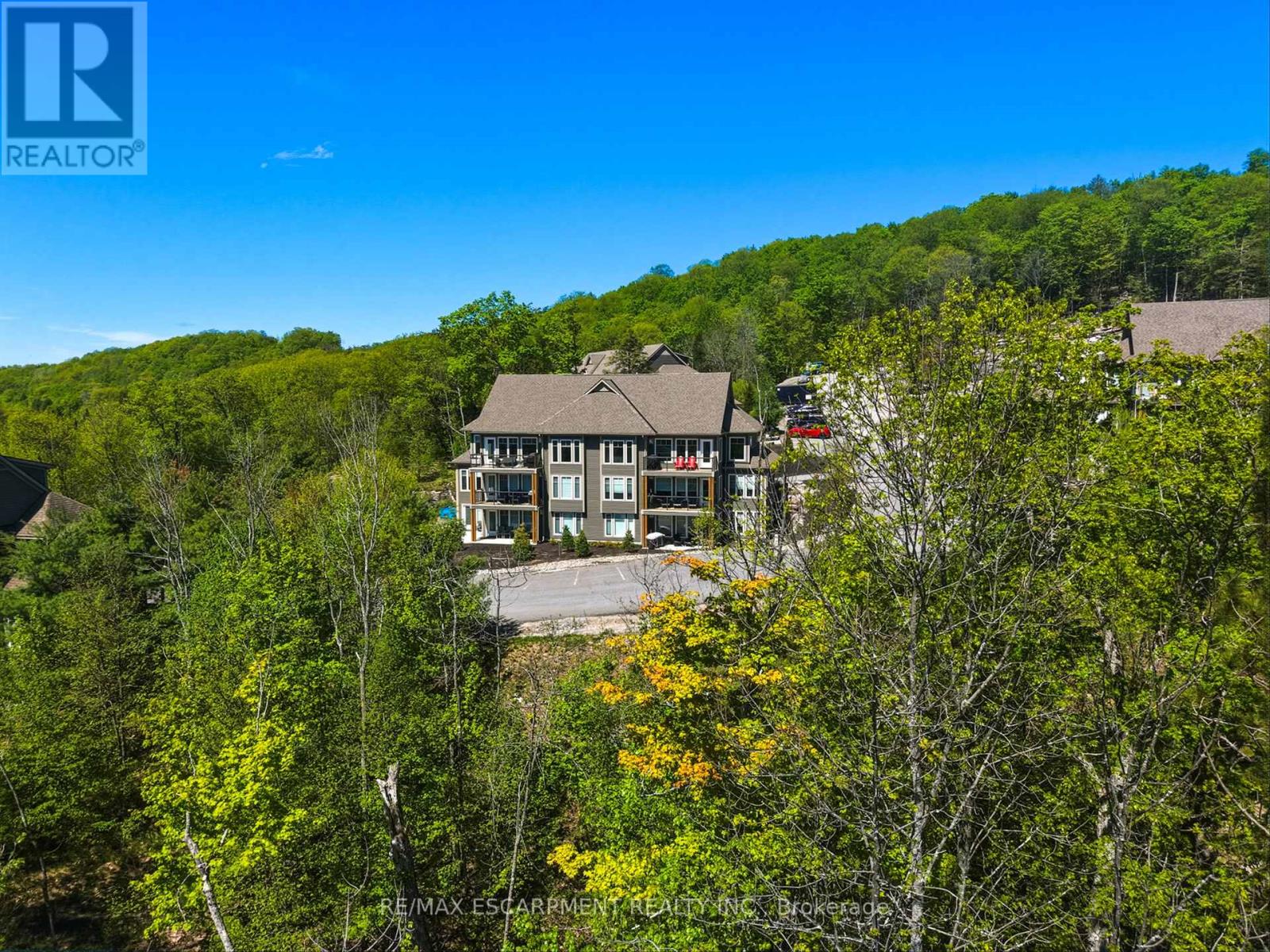 #301 2 TREE TOPS LANE - 43