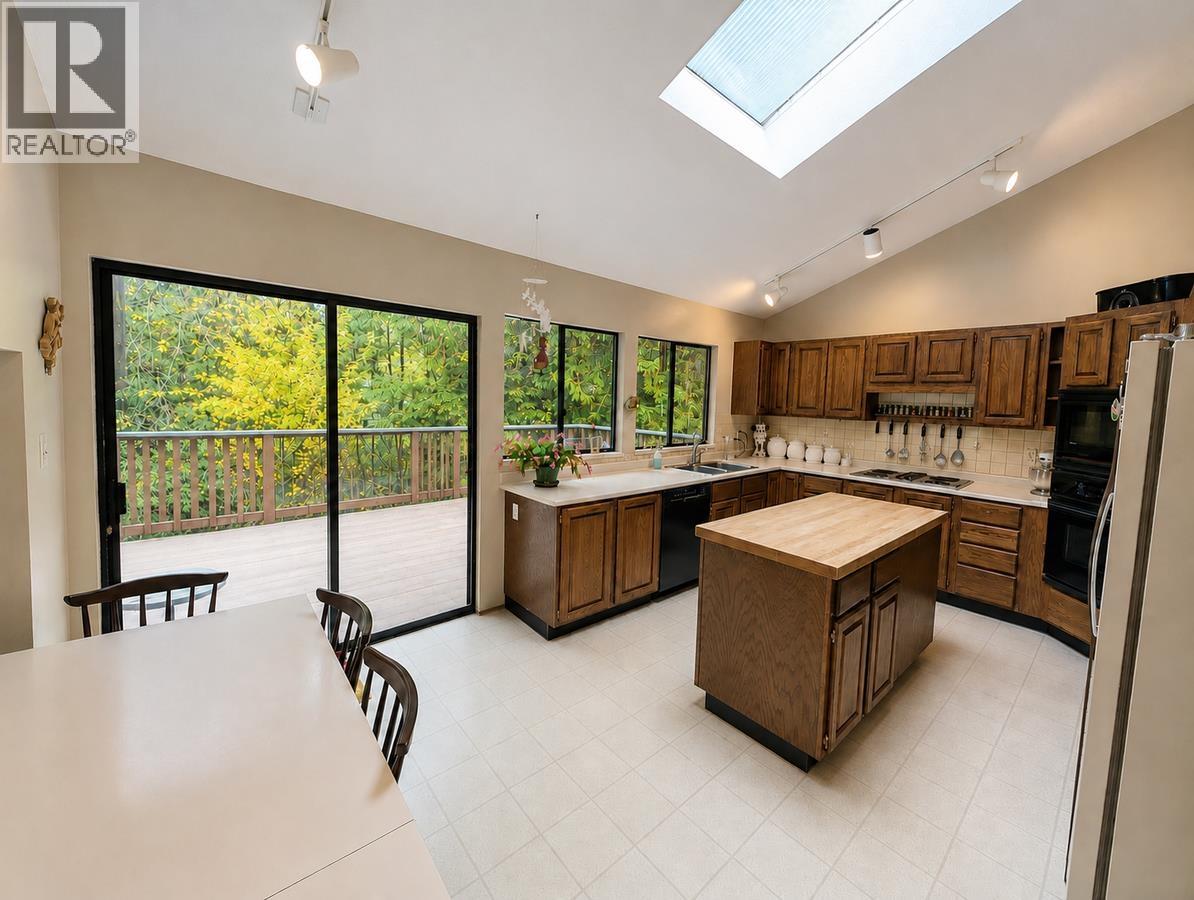 1498 CHAMBERLAIN DRIVE, North Vancouver