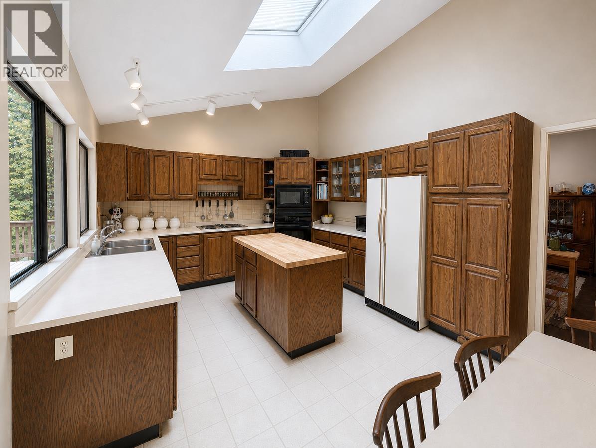 1498 CHAMBERLAIN DRIVE, North Vancouver