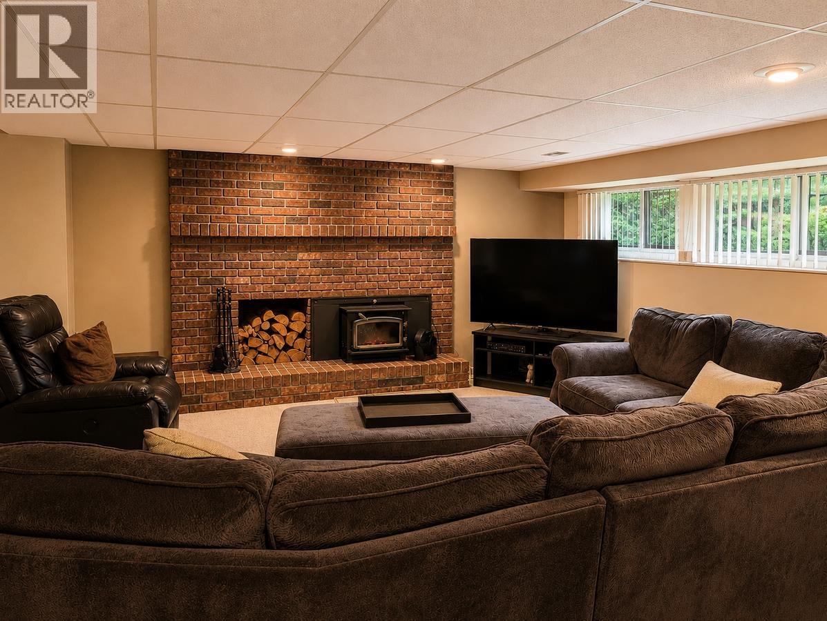 1498 CHAMBERLAIN DRIVE, North Vancouver