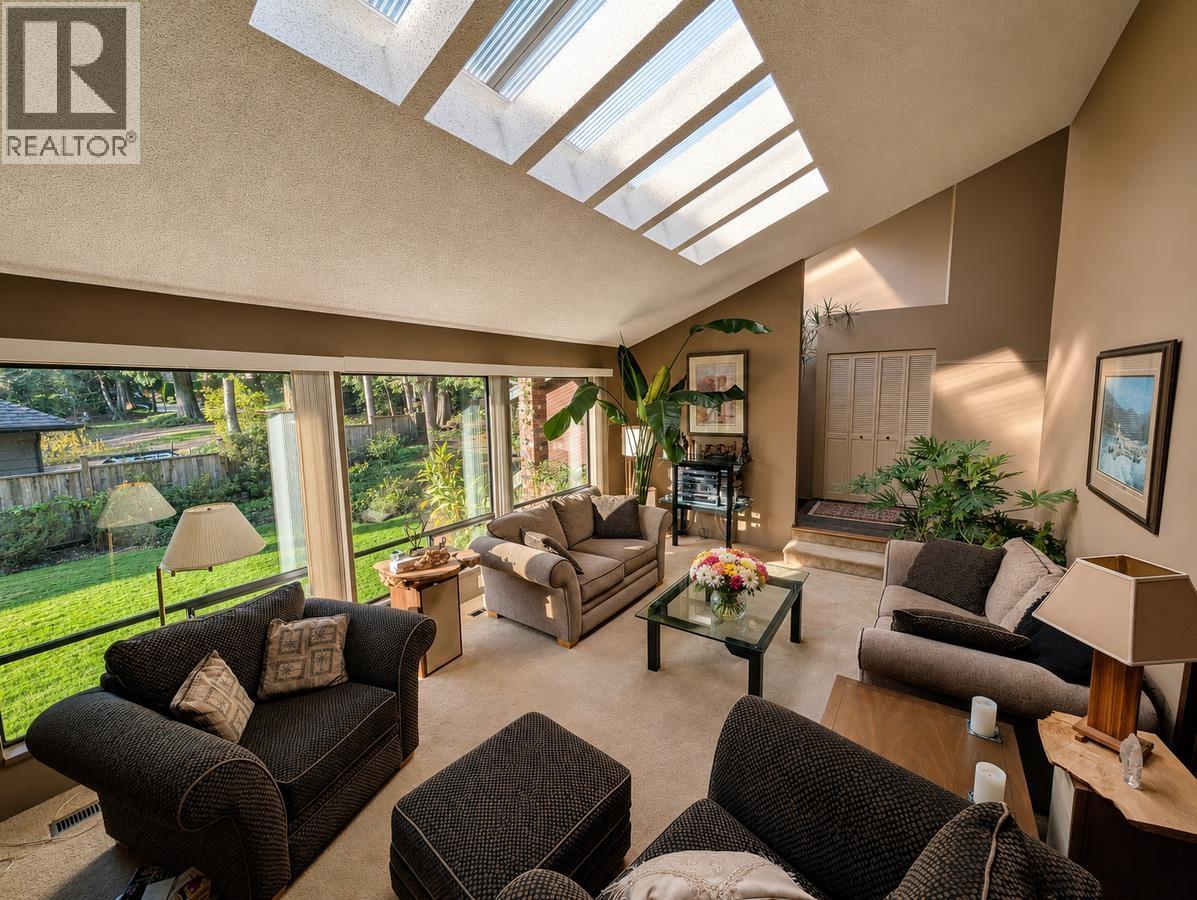 1498 CHAMBERLAIN DRIVE, North Vancouver
