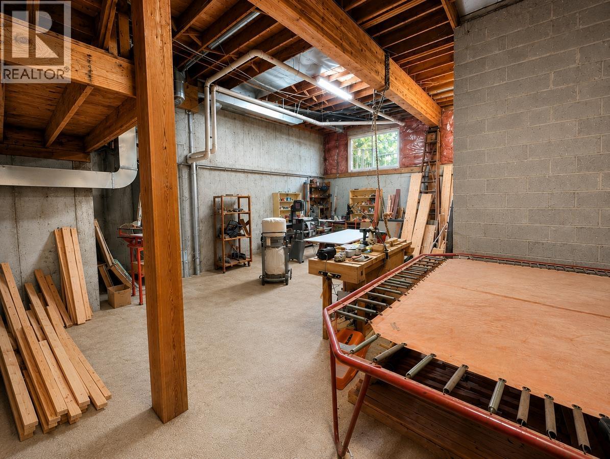 1498 CHAMBERLAIN DRIVE, North Vancouver