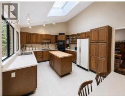 1498 Chamberlain Drive, North Vancouver, BC V7K1P6 Photo 11