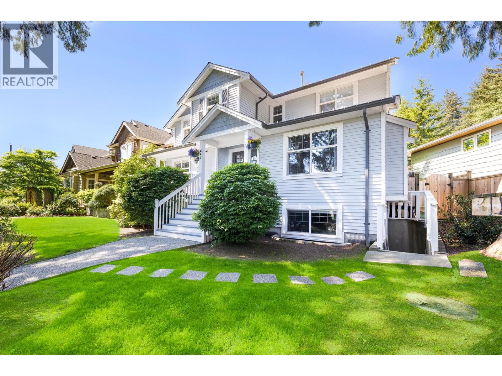 448 BRAND STREET, North Vancouver